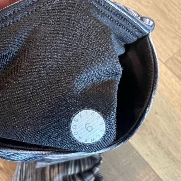 Lululemon crop leggings size 6 - Picture 4 of 16